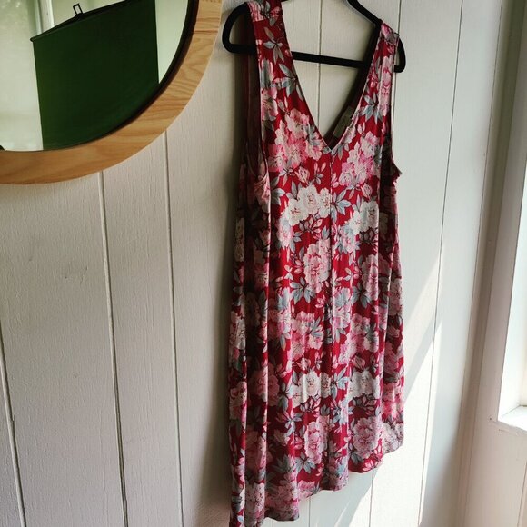 Loft Floral sundress on a red background, Flirty knit dress, sleeveless & v-neck - Picture 7 of 7